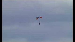 preview picture of video 'Skydivers landing in a field near Yarwell Junction Station'