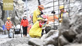 Los equipos de rescate en Xizang monitorean riesgos geológicos en una ruta de acceso clave