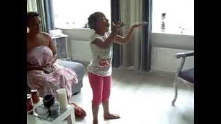 jearylaisa zingt ..ik wil naar huis van k3