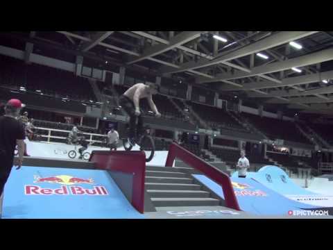 Devon Smillie Killing It At The Simple Session 2015 | 10 Trick Tuesday