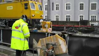 preview picture of video 'Schneiden einer Eisenbahnbrücke Fa. Seidl Josef GmbH'