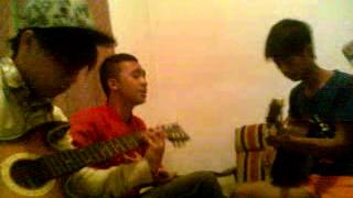 Download lagu aurora - pantaskah aku (live accoustic) mp3