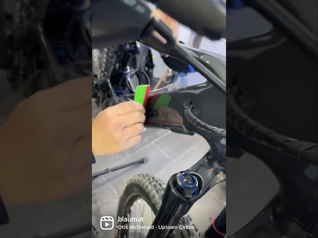 Vídeo relacionado con Finest Folia Pegatinas para bicicleta de montaña para coche, bicicleta, casco, botella de agua, guitarra, portátil, maleta, exterior, MTB, vinilo adhesivo resistente al agua, accesorios R201 (09