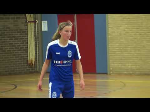 Zaalteam De Wâlden VR1 wint eerste bekerwedstrijd