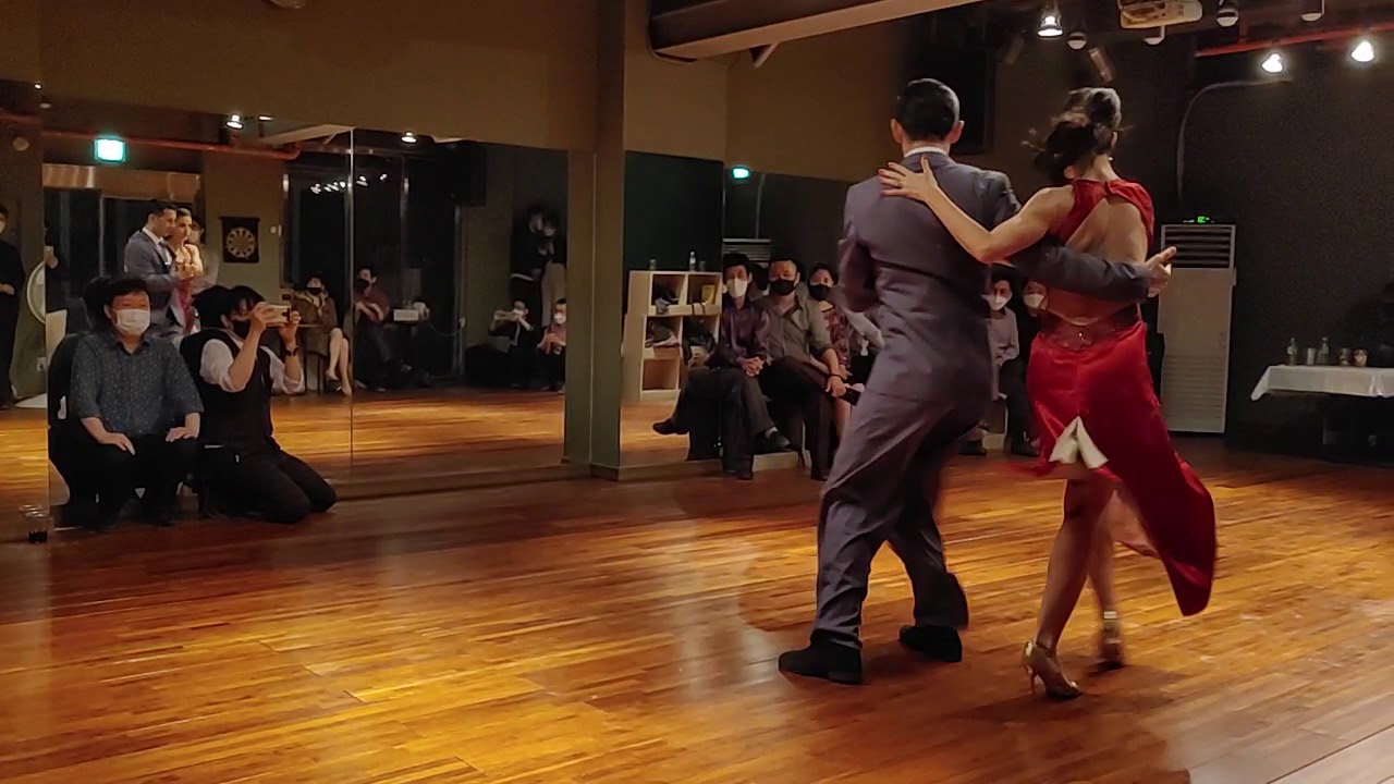 [Color Tango - Pavadita] Miguel Calvo & Pelin Ercan