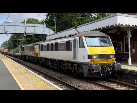 Freightliner 90011 & 90016 Cruise through Ingatestone working 4M87 27/08/21