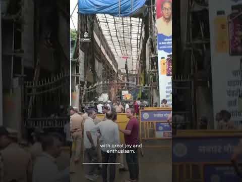 Two killed after giant Ganesha statue collapses onto crowd in Mumbai | AJ #shorts