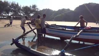 preview picture of video 'Fishing @ BEachend on Patnem beach'