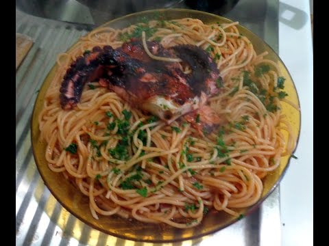 Spaghetti al polpo - Spaghetti with octopus sauce