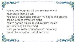 Jean Shepard - Walk on Out of My Mind Lyrics