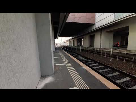 EA 898 cu IR 1766 Timișoara Nord  -Iasi intrând in gara Arad