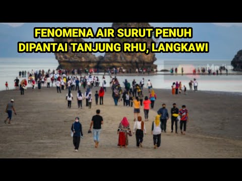 PENGUNJUNG TERUJA MENIKMATI FENOMENA AIR SURUT PENUH DIPANTAI TANJUNG RHU, LANGKAWI