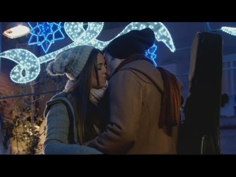 Vive cantando - Carlos y Paula se besan