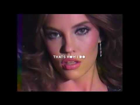 Stela Cole - Walking On The Moon | Official Visualiser