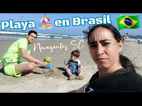 Playa Navegantes Santa Catarina Brasil. Comienza la temporada Turística y el verano. 