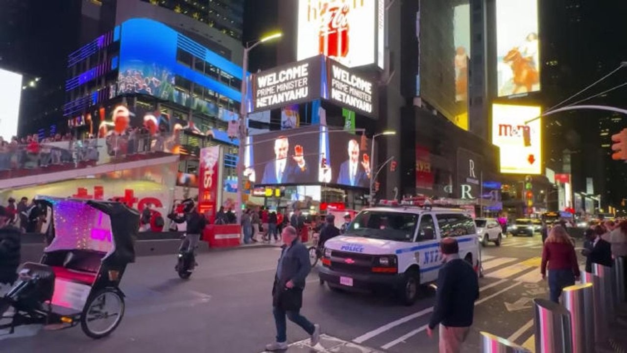 'Welcome Prime Minister Netanyahu', il messaggio sugli schermi a Times Square