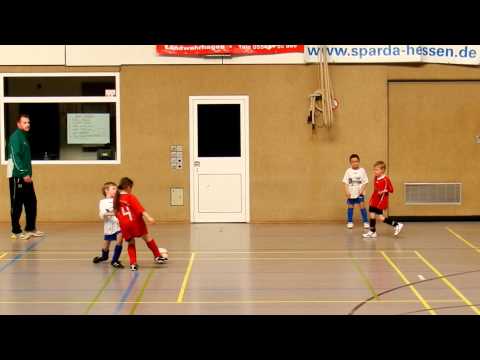 SVN Bambinis 2010/11 - Turnier in Heiligenrode - Noahs Hammer zum 1-0 gegen Kaufungen.mov