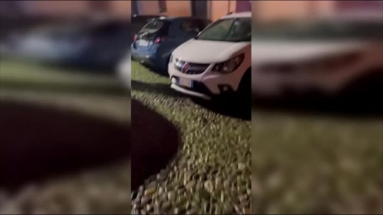 Gli auguri del Cardinal Zuppi alle volanti della Polizia bolognese nella notte di Natale