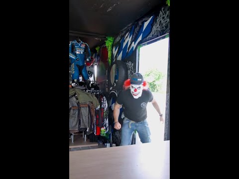 Broken Head Verrückte Kunden - Der Clown