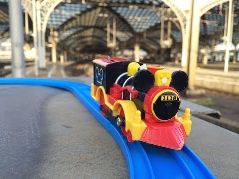 【trem de brinquedo】 Rato Mickey Western Locomotive em Colônia Estação Central, Alemanha 00839 pt