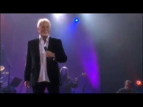 "Buy Me a Rose" - Kenny Rogers (concert video)
