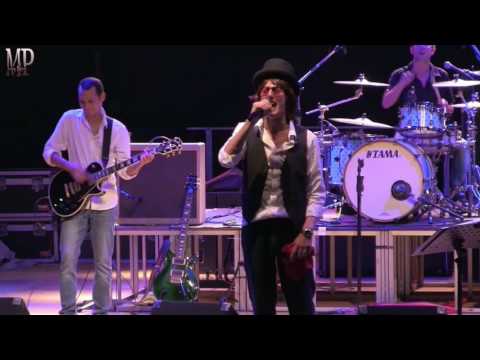 Figli Unici - Ma Il Cielo E' Sempre Più Blu (Live)