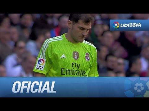 Recorte y derechazo de El Arabi al travesaño que bota sobre la línea