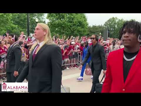Alabama arrives at Bryant-Denny for home opener vs. Louisiana-Monroe