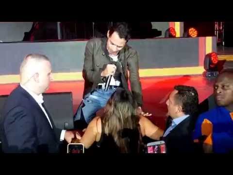 Colombian Fan Jumps into Stage @ Marc Anthony London 2016 O2 Arena