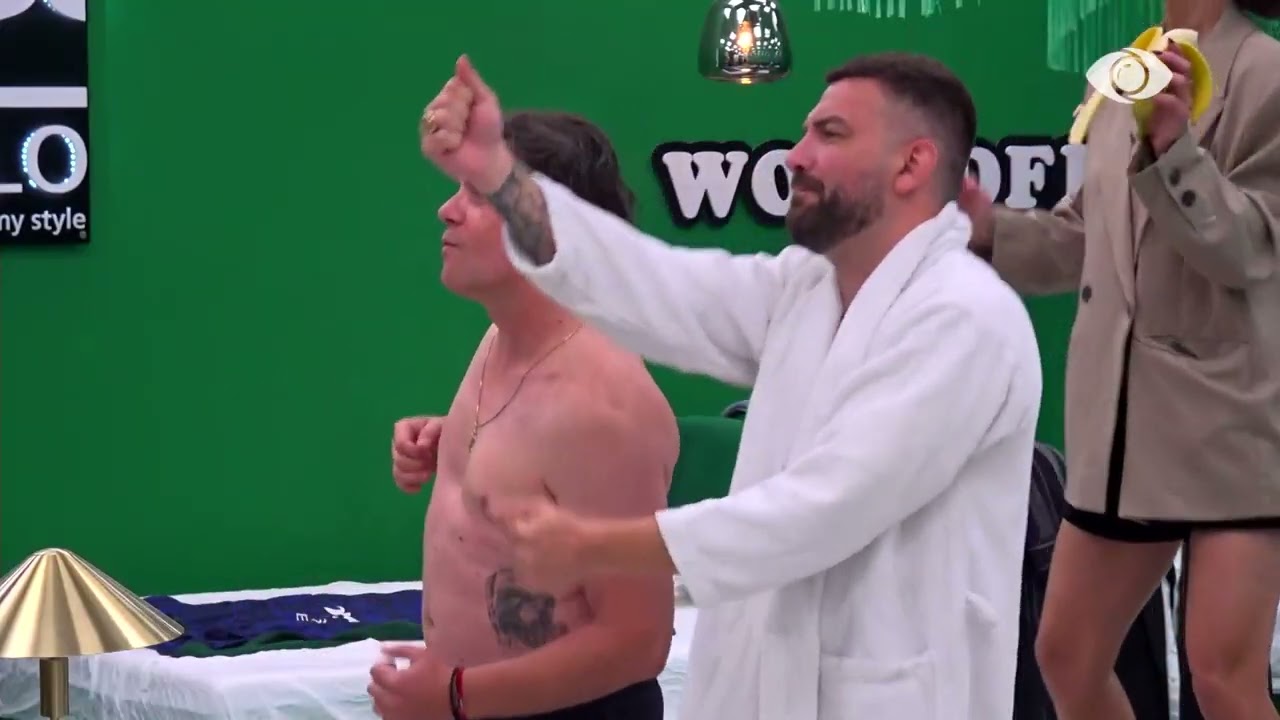 Banorët kërcejnë nën ritmet e muzikës