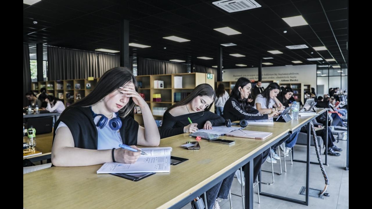 MERSİN BÜYÜKŞEHİR OKUMA SALONLARI GENÇLERİN 2  EVİ OLDU