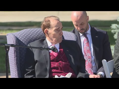 Memorial service held for Senator, former presidential candidate Bob Dole