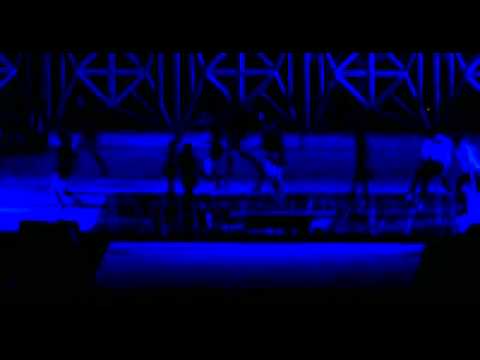 SNSD Taeyeon stage accident