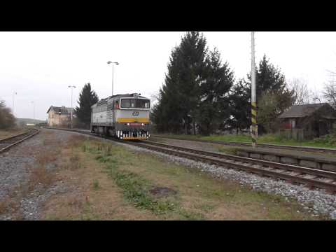 754.080-0 na vlaku Os 3636, mimořádně začíná jízdu ve stanici Troubelice