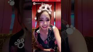 ライブ配信　美人ちゃんの爽やかな胸チラ　脱がしにくる子供　谷間　nipslip