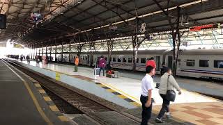 Download lagu Kereta Api Argo Lawu (Solobalapan - Gambir) Tiba di Stasiun Purwokerto mp3