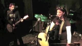 The Little Medusas perform "Sorrow" and "Heroes"