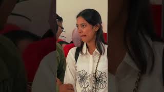 AJUDAN SHERLY TJOANDA, TAMPIL ELEGAN DI BALIK KESERIUSAN RAPAT