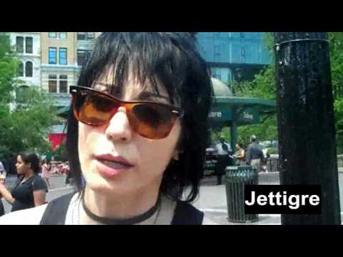 Joan Jett  - Talks  PETA