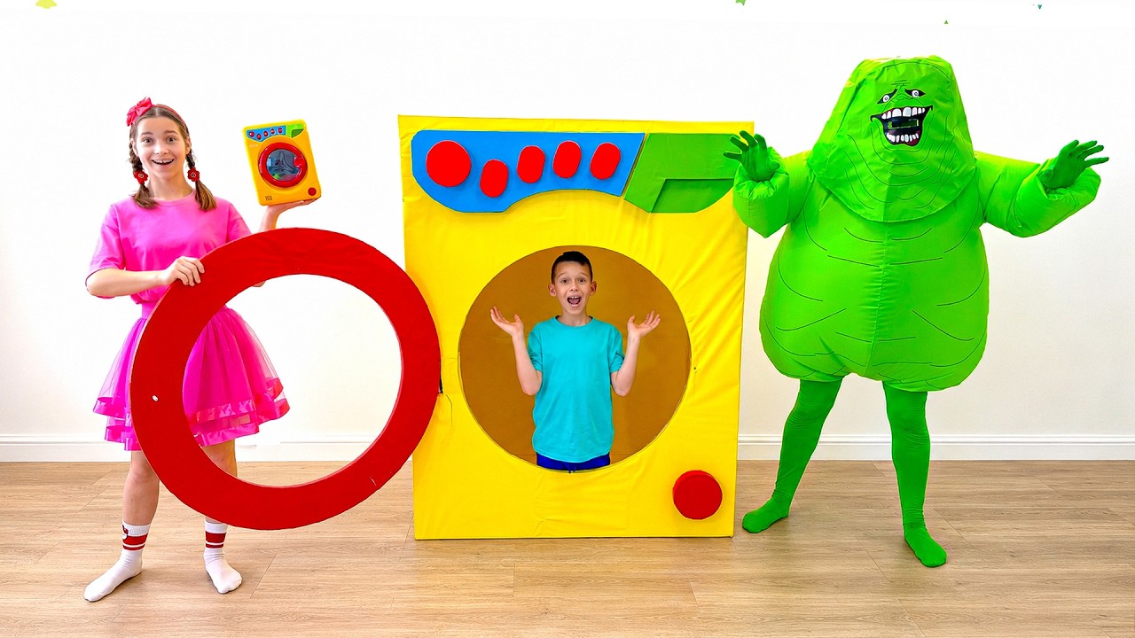 Sofia and Max Play with a Magic Washing Machine