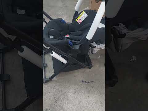 Hauck Vision X and how to attach the Hauck Comfortfix car seat to the chassis.
