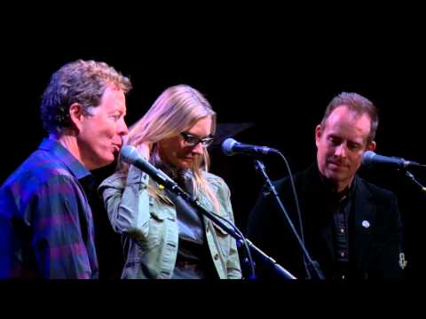 eTown Exclusive: On-Stage Interview with Aimee Mann & Ted Leo / The Both