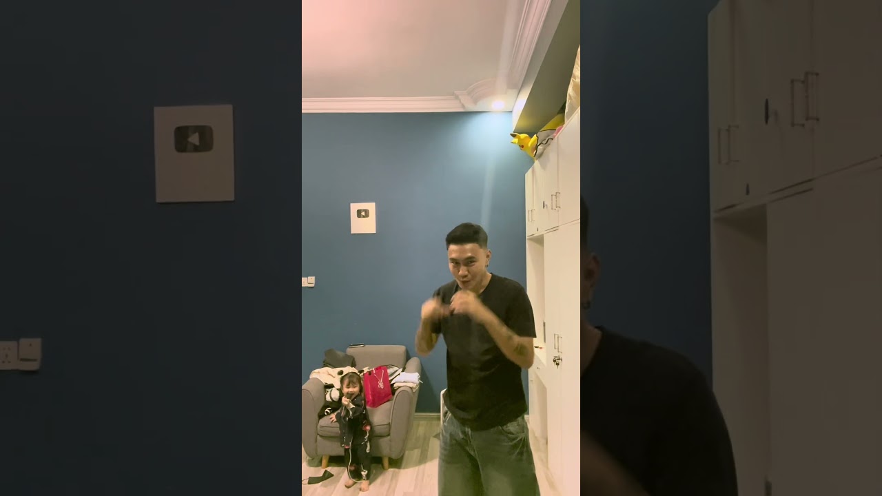 သိုင်းပညာနှစ်သက်သူတစ်ဦးအား လက်တွေ့သင်ကြား🥷🏻