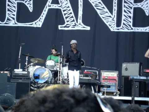 Keane - Stop for A Minute feat. k'naan (Live in Montreal at Osheaga 2010)