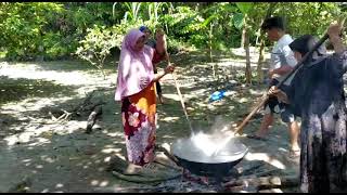 Download lagu 'Mengacau Kalamai'Pembuatan dodol khas Kampar mp3 Download lagu 'Mengacau Kalamai'Pembuatan dodol khas Kampar mp3