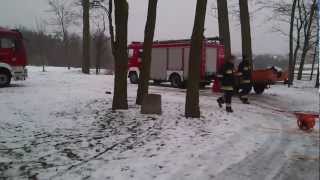 preview picture of video 'Ćwiczenia straży na lodzie, na jeziorze Słupeckim'