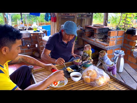Sơn, BiBi and BR had a very happy breakfast with Long.