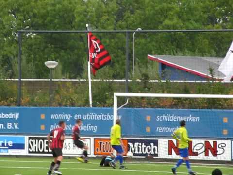 OJC Rosmalen B1 - Blauw Geel'38 B1 4-2 (hier de 3-2 van OJC)