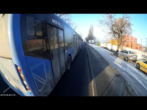 MOS-242 Busz leszorít, közben üres a szembesáv - Bus forces me off while oncoming lane is empty