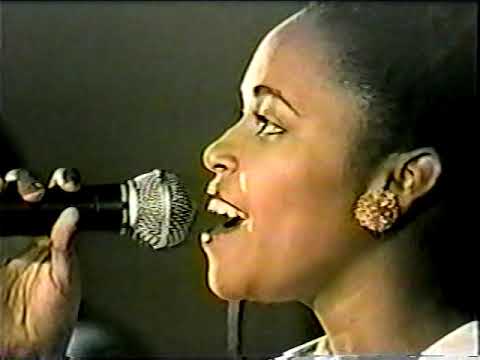 '''EMMANUEL''' ALABANZA  Avec Rebecca D. Dimanche en Live